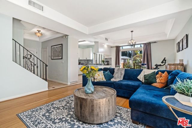 14819 MAGNOLIA Boulevard, 2 photo 2