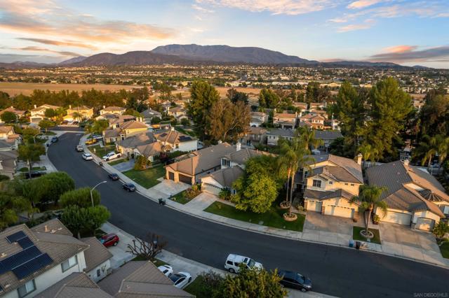 32991 Adelante St, Temecula CA: https://media.crmls.org/mediaz/bf1b73d1-ad6a-48c0-8a53-39375c1c4a66.jpg