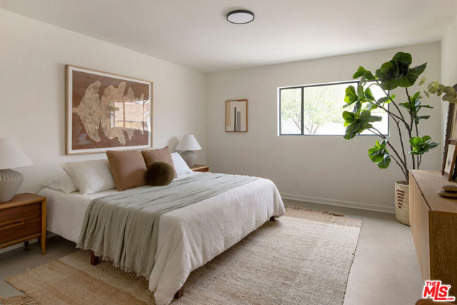 5361 Oakland Street, Los Angeles CA: https://media.crmls.org/mediaz/bf1bb36a-6241-4570-aa08-8b67832ed669.jpg