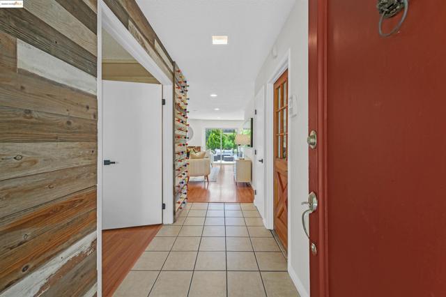 32212 Deborah Dr, Union City CA: https://media.crmls.org/mediaz/bf1c0981-832e-4038-a6de-f117eff58415.jpg