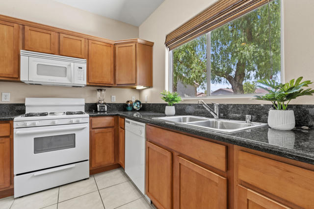 49181 Biery Street, Indio CA: https://media.crmls.org/mediaz/bf1e8be2-b8da-4a15-85d8-a340e9a06784.jpg