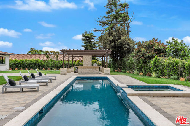 6888 Alta Vista Drive, Rancho Palos Verdes CA: https://media.crmls.org/mediaz/bf1eb28e-a28a-4e9d-a40f-98adf61643d4.jpg