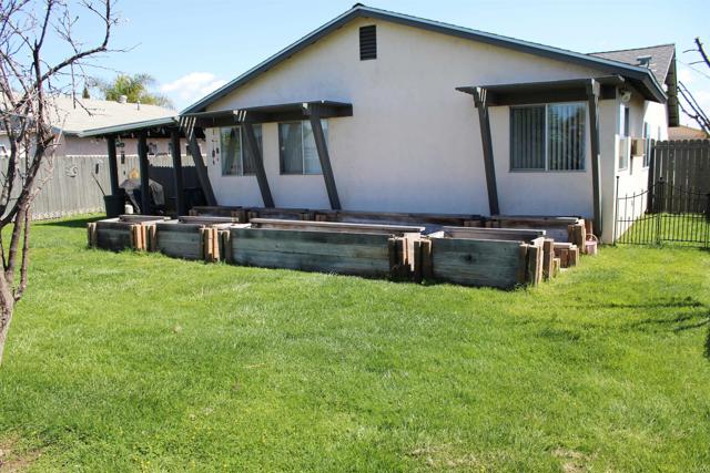 564 Larchwood Drive, San Marcos CA: https://media.crmls.org/mediaz/bf1efeeb-d745-40b5-8bf6-318b890cc494.jpg