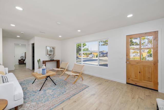 4626 4628 Derrick dr, San Diego CA: https://media.crmls.org/mediaz/bf1f08c1-25a9-408c-b213-f3383a050449.jpg