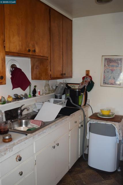 2518 Manchester Ave, San Pablo CA: https://media.crmls.org/mediaz/bf1f1c04-39a2-4c45-a4bf-4add0eade8ae.jpg