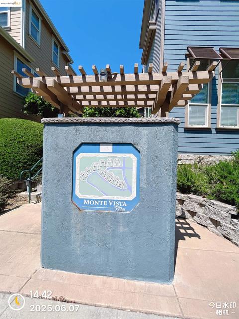6136 Old Quarry Loop, Oakland CA: https://media.crmls.org/mediaz/bf202811-b03c-486a-bf14-12f71c85960a.jpg