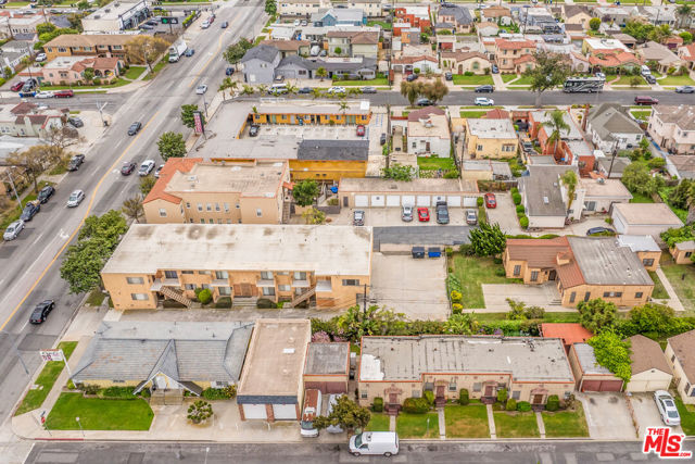 7801 Crenshaw Boulevard, Los Angeles CA: https://media.crmls.org/mediaz/bf204902-91d8-4870-8ca5-0f91ec1c5854.jpg