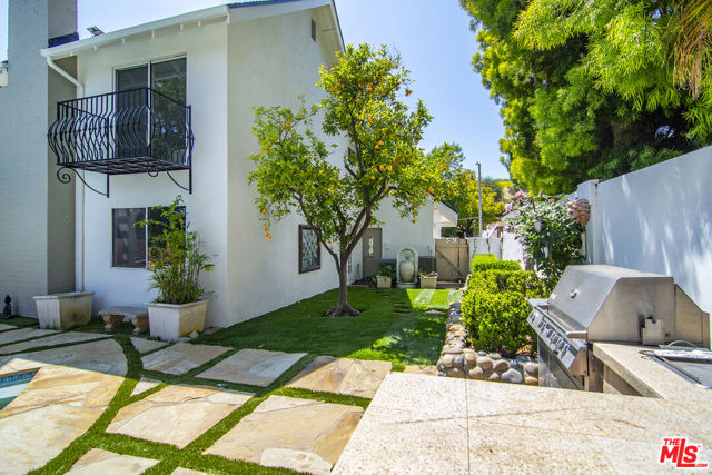 5020 Dantes View Drive, Agoura Hills CA: https://media.crmls.org/mediaz/bf21392d-e499-4c29-94e0-cad768f19a5c.jpg