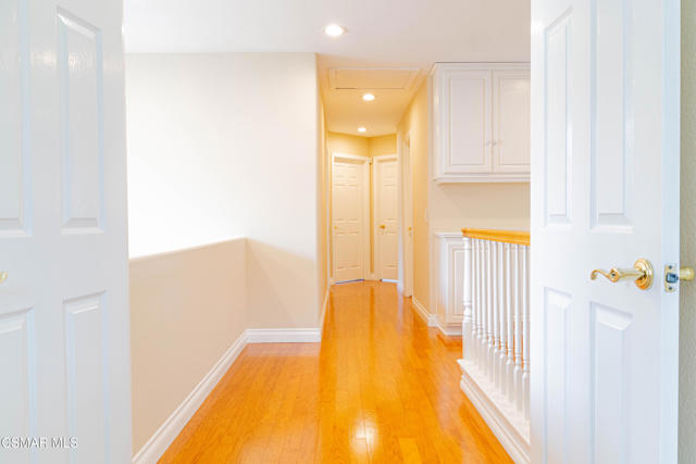 3063 Espana Lane, Thousand Oaks CA: https://media.crmls.org/mediaz/bf214fe7-9263-496f-bca4-15bf99a96865.jpg