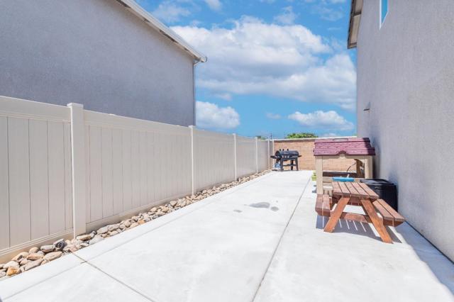 7741 Forestdale Way, Elk Grove CA: https://media.crmls.org/mediaz/bf22ca3b-57e4-44f9-ac44-56bf2aa87e0a.jpg