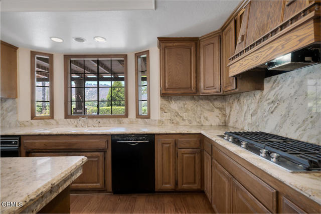 11395 Highridge Court, Camarillo CA: https://media.crmls.org/mediaz/bf22fe8c-abf6-417a-bcdc-d649b8e2321c.jpg