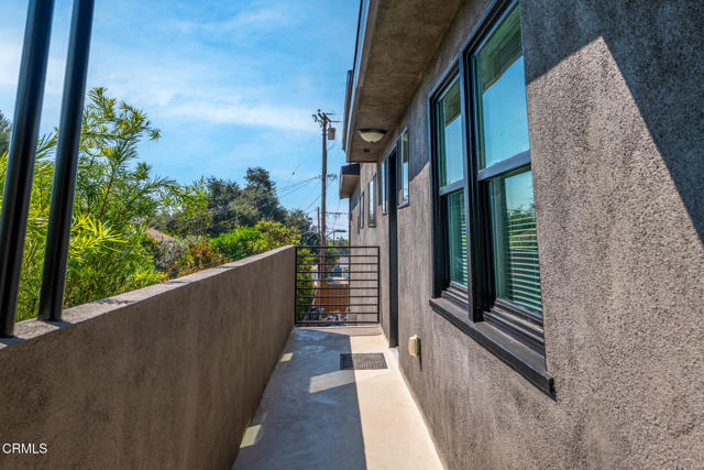 1818 New York Drive, Altadena CA: https://media.crmls.org/mediaz/bf2324ce-7655-4756-a2db-95f30761fe8a.jpg