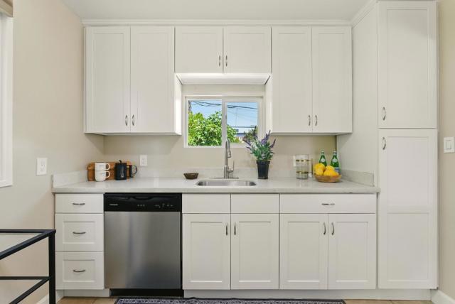 2077 Shoreview Avenue, San Mateo CA: https://media.crmls.org/mediaz/bf2357ba-9ffb-469c-9084-6efd1ff1f51f.jpg