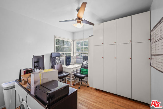 6961 Zelzah Avenue, Reseda CA: https://media.crmls.org/mediaz/bf238e3a-a9ee-4e83-9124-45b9dea3984a.jpg