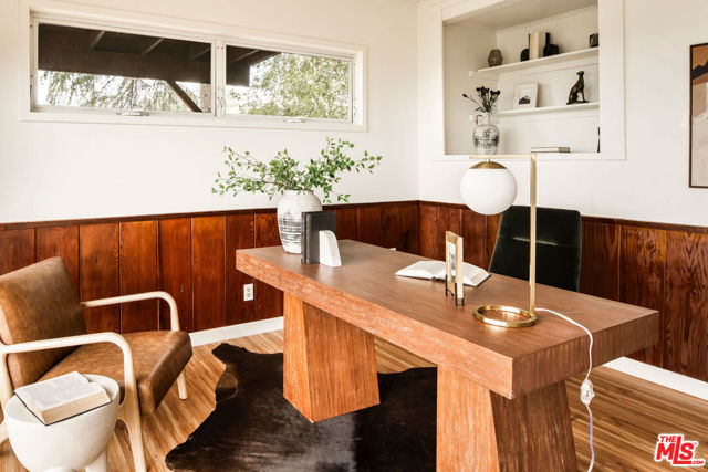 3720 Alta Mesa Drive, Studio City CA: https://media.crmls.org/mediaz/bf2398fd-6b41-4ca1-8fd2-120eb898eb99.jpg