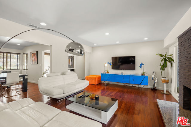 22259 Hart Street photo 8