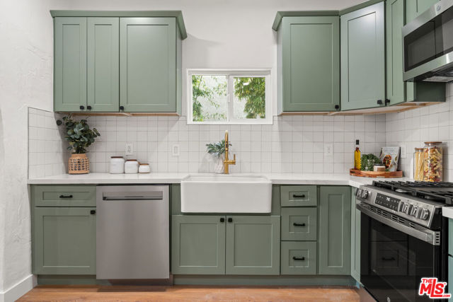 509 N Hobart Boulevard, Los Angeles CA: https://media.crmls.org/mediaz/bf246148-a18c-4271-b5fb-6c0c6d2da3c4.jpg