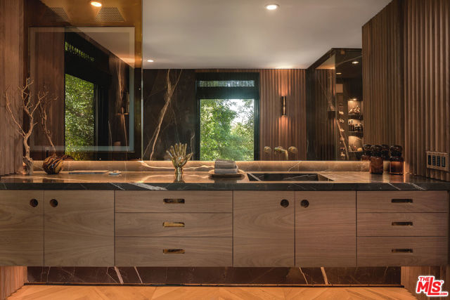 900 Napoli Drive, Pacific Palisades CA: https://media.crmls.org/mediaz/bf246a8f-0644-4945-9732-d6929433f3ff.jpg