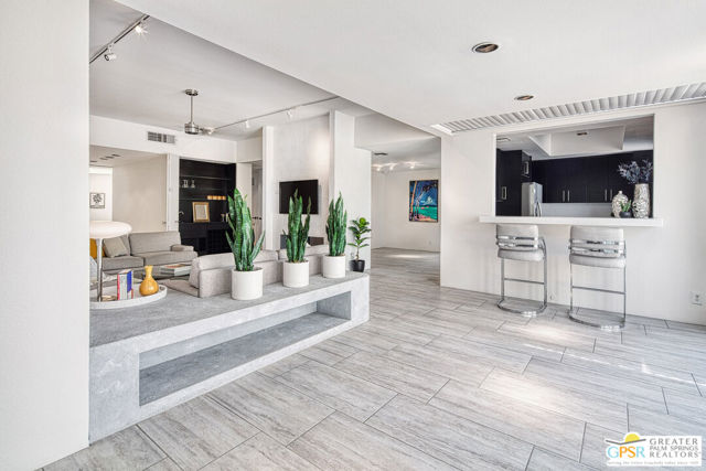 70120 Frank Sinatra Drive, Rancho Mirage CA: https://media.crmls.org/mediaz/bf2472e8-42f0-4e4f-9383-ddb8c4fde188.jpg