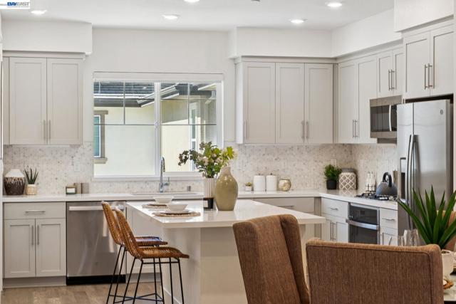 57109 Via Vicenza, San Ramon CA: https://media.crmls.org/mediaz/bf24daaa-855d-451f-bc47-098dde31b8bf.jpg