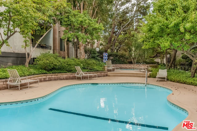 8675 Falmouth Avenue, Playa del Rey CA: https://media.crmls.org/mediaz/bf252cd2-2e75-4037-b148-5c88cee6cd90.jpg