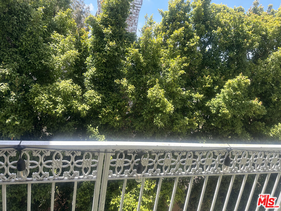 https://media.crmls.org/mediaz/bf25d083-cd59-4ab0-9e39-d185987a640b.jpg?preset=X-Large