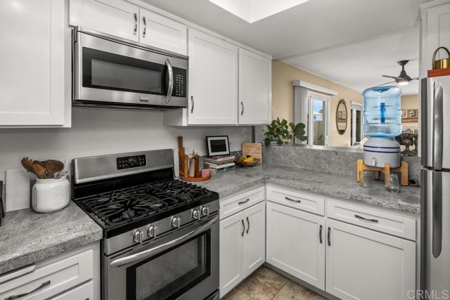 Detail Gallery Image 12 of 66 For 943 45 Windy Hill, Encinitas,  CA 92024 - 4 Beds | 4 Baths