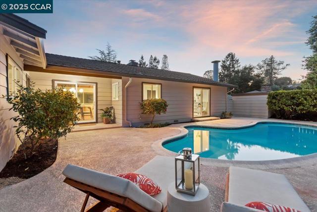 25 Whitehall Dr, Orinda CA: https://media.crmls.org/mediaz/bf26b9aa-8e7b-471d-9984-895cc37d7767.jpg