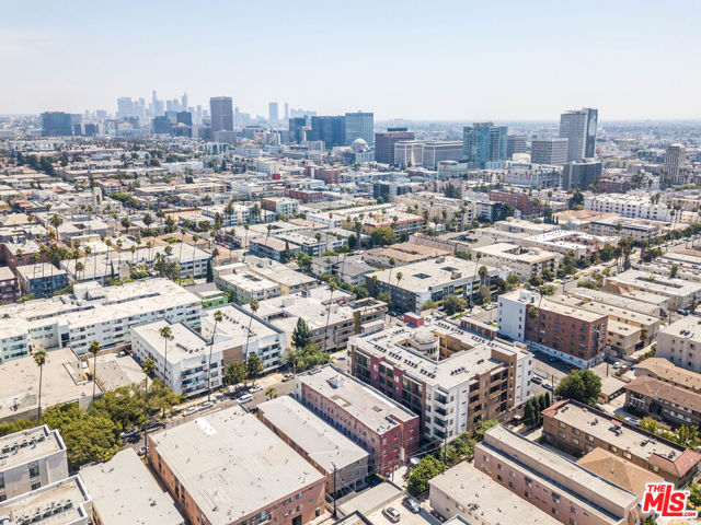 345 S Gramercy Place, Los Angeles CA: https://media.crmls.org/mediaz/bf26d9fa-76c6-4a96-b5fc-fea8859bbcfc.jpg