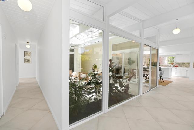 5893 Highwood Rd, Castro Valley CA: https://media.crmls.org/mediaz/bf26e38c-bc3f-4644-adea-7d482e2bb57f.jpg