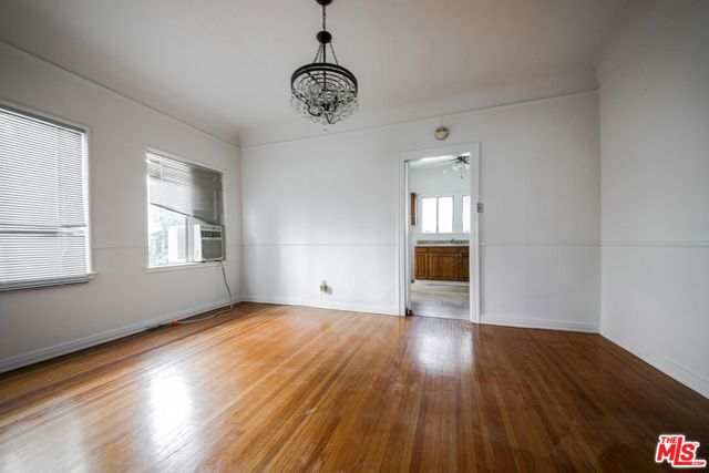 224 S Gale Drive, Beverly Hills CA: https://media.crmls.org/mediaz/bf26ed58-2dff-4507-9238-05097eb8bd4d.jpg