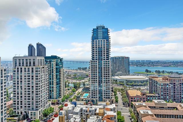 700 Front St, San Diego CA: https://media.crmls.org/mediaz/bf2761ae-fd1e-4ec4-abae-77969c3e6144.jpg