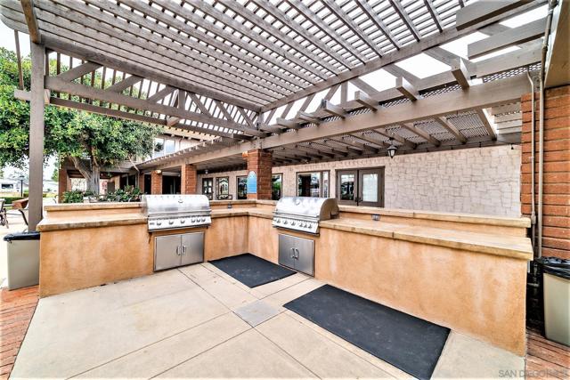 7004 San Bartolo, Carlsbad CA: https://media.crmls.org/mediaz/bf27c914-f29d-4b86-a877-2794aab169a5.jpg