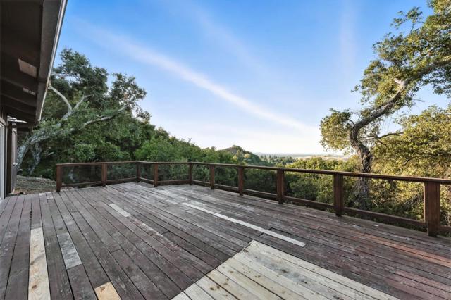 27763 Altamont Circle, Los Altos CA: https://media.crmls.org/mediaz/bf27ddb4-600a-4cf1-aec0-1bd5b5021b65.jpg