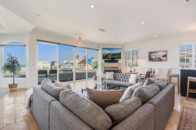 1501 Mandalay Beach Road, Oxnard CA: https://media.crmls.org/mediaz/bf2879ac-4322-4cfa-9824-dea49c6dc7d5.jpg
