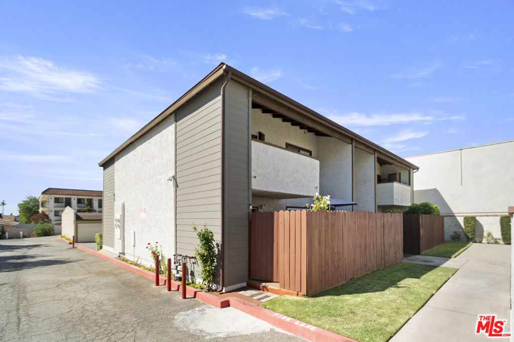 1214 Huntington Drive #I