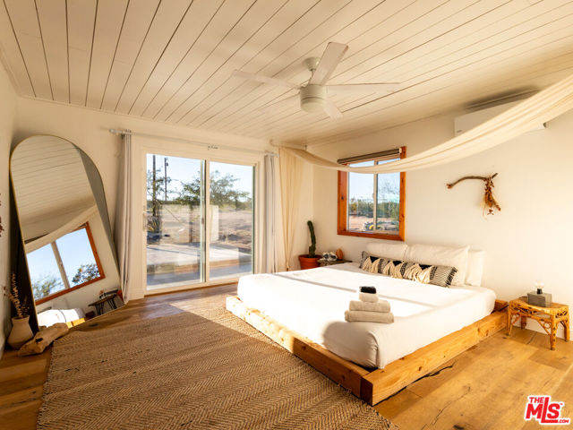 2724 Stonehill Avenue, Joshua Tree CA: https://media.crmls.org/mediaz/bf299ebf-118c-4a24-b208-cf3f114e6efd.jpg