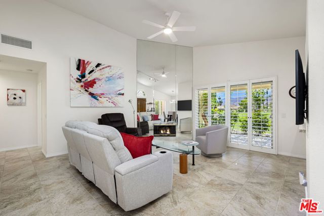 69385 Avenida De Las Montanas, Cathedral City CA: https://media.crmls.org/mediaz/bf29c17c-764b-4334-b8b3-fc2393d2f18e.jpg