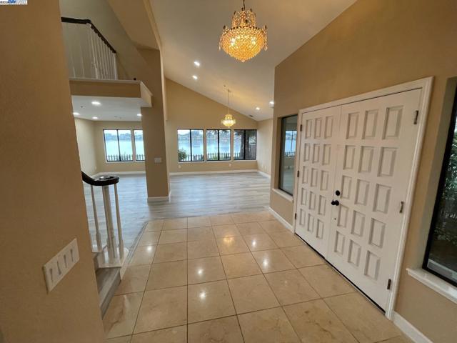 706 Widgeon St, Foster City CA: https://media.crmls.org/mediaz/bf29dcb2-237a-43a0-9201-880785a545b2.jpg