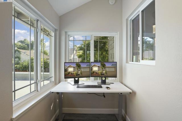 10034 Foxboro Cir, San Ramon CA: https://media.crmls.org/mediaz/bf2a2a74-a287-4159-9b6b-edae3586bace.jpg