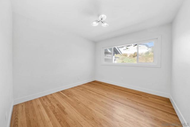 198 Croydon Ln, El Cajon CA: https://media.crmls.org/mediaz/bf2a3c7a-fe45-488f-933a-d8e6cfb9d898.jpg
