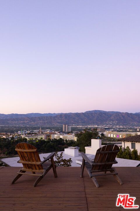 3307 Bonnie Hill Drive, Los Angeles CA: https://media.crmls.org/mediaz/bf2b41d7-f956-45bf-a298-6da38112e45a.jpg