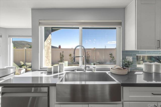 Detail Gallery Image 14 of 38 For 7310 Esfera St, Carlsbad,  CA 92009 - 4 Beds | 3 Baths