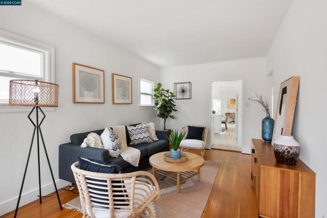 708 Cornell Ave, Albany CA: https://media.crmls.org/mediaz/bf2c465c-c2c1-4409-ade1-b78db665ed9e.jpg