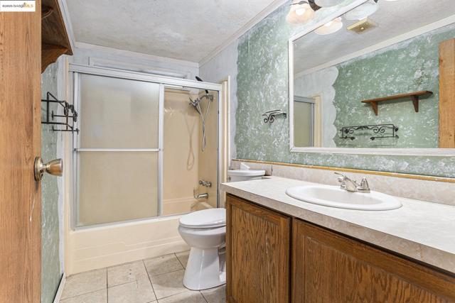 345 Benet Ct, Bethel Island CA: https://media.crmls.org/mediaz/bf2c9cab-842d-4c32-a7ac-687b50136e4d.jpg