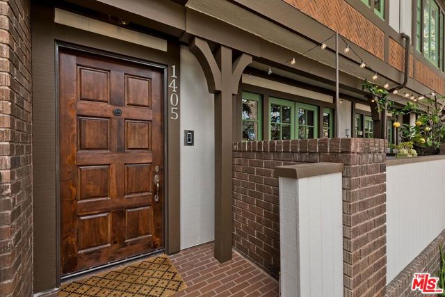 1405 Washington Avenue, Santa Monica CA: https://media.crmls.org/mediaz/bf2d23bd-3e27-4539-876e-e6ce269c419b.jpg