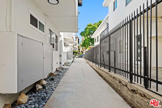 1951 Selby Avenue, Los Angeles CA: https://media.crmls.org/mediaz/bf2d275d-2733-409f-8c80-7c1529adb3da.jpg