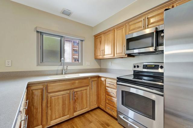 Detail Gallery Image 5 of 29 For 2666 Worden #8,  San Diego,  CA 92110 - 2 Beds | 1/1 Baths