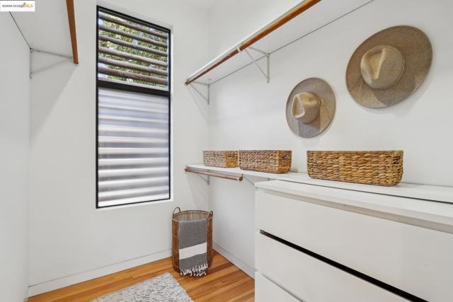 2010 9th St, Berkeley CA: https://media.crmls.org/mediaz/bf2d330b-ab38-41c7-8ecb-01747a76a8d5.jpg