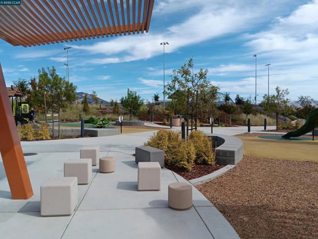 122 Claremont Crest Ct, San Ramon CA: https://media.crmls.org/mediaz/bf2db597-8337-48fd-85a9-6b4637fd57d9.jpg